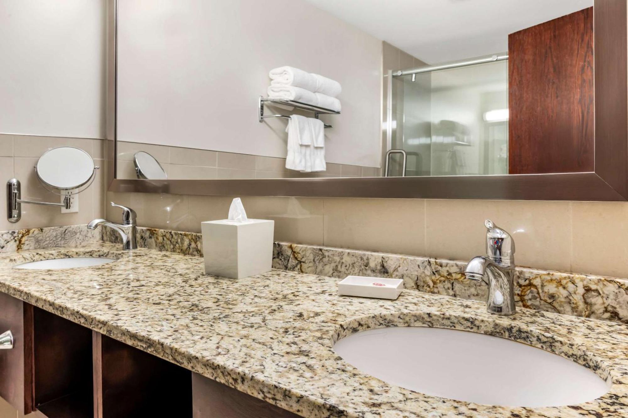 Comfort Hotel Bayer'S Lake Timberlea Exterior foto
